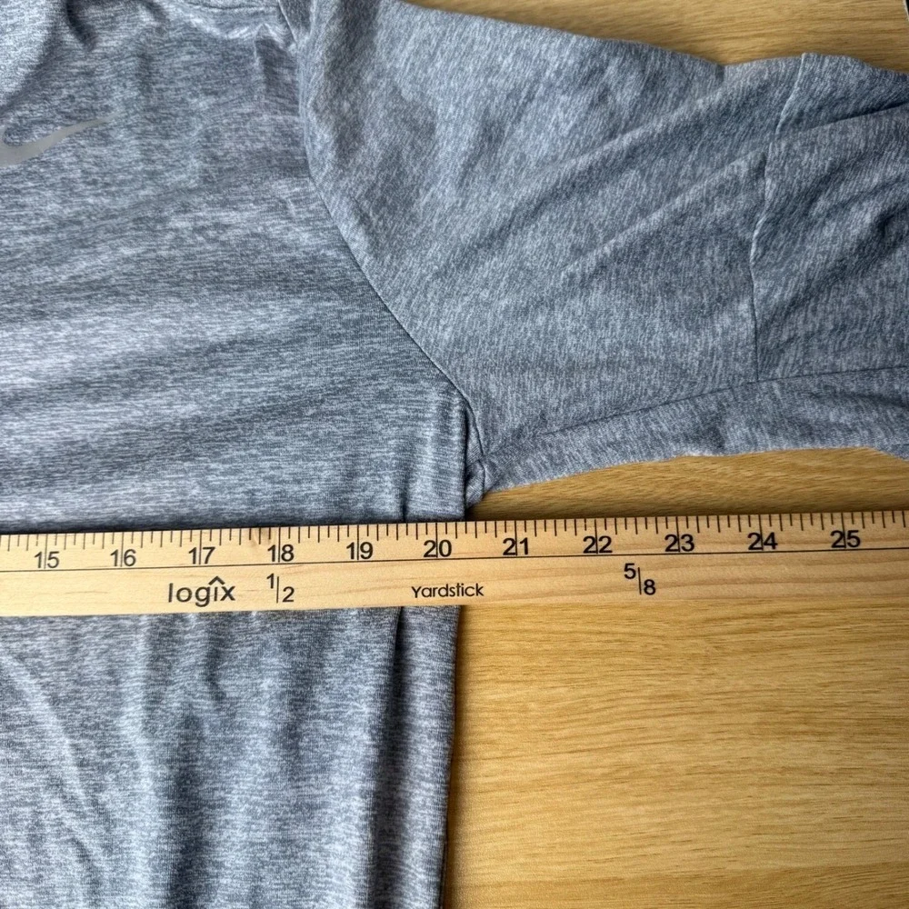 Nike Running Dri-FIT 1/2 Zip Pullover Top Men Medium Gray Performance Activewear